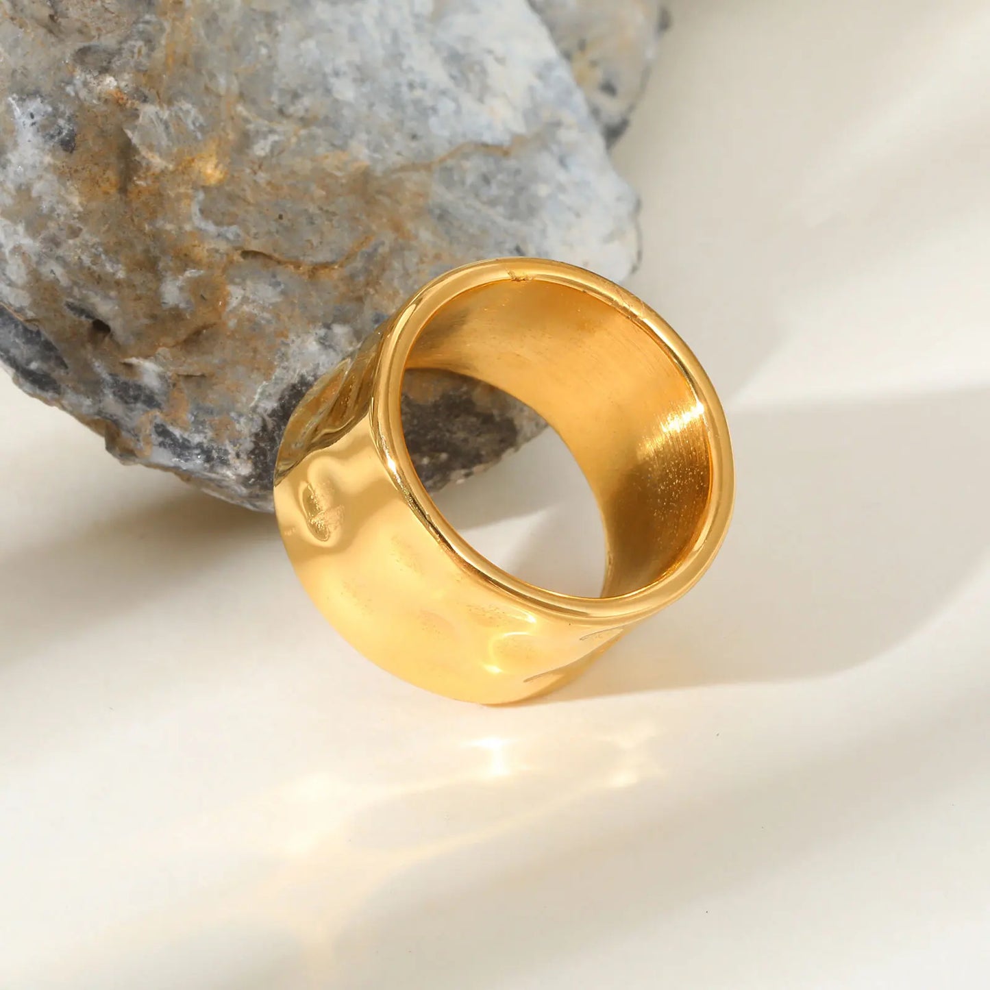 HAMMERED BOLD BAND RING