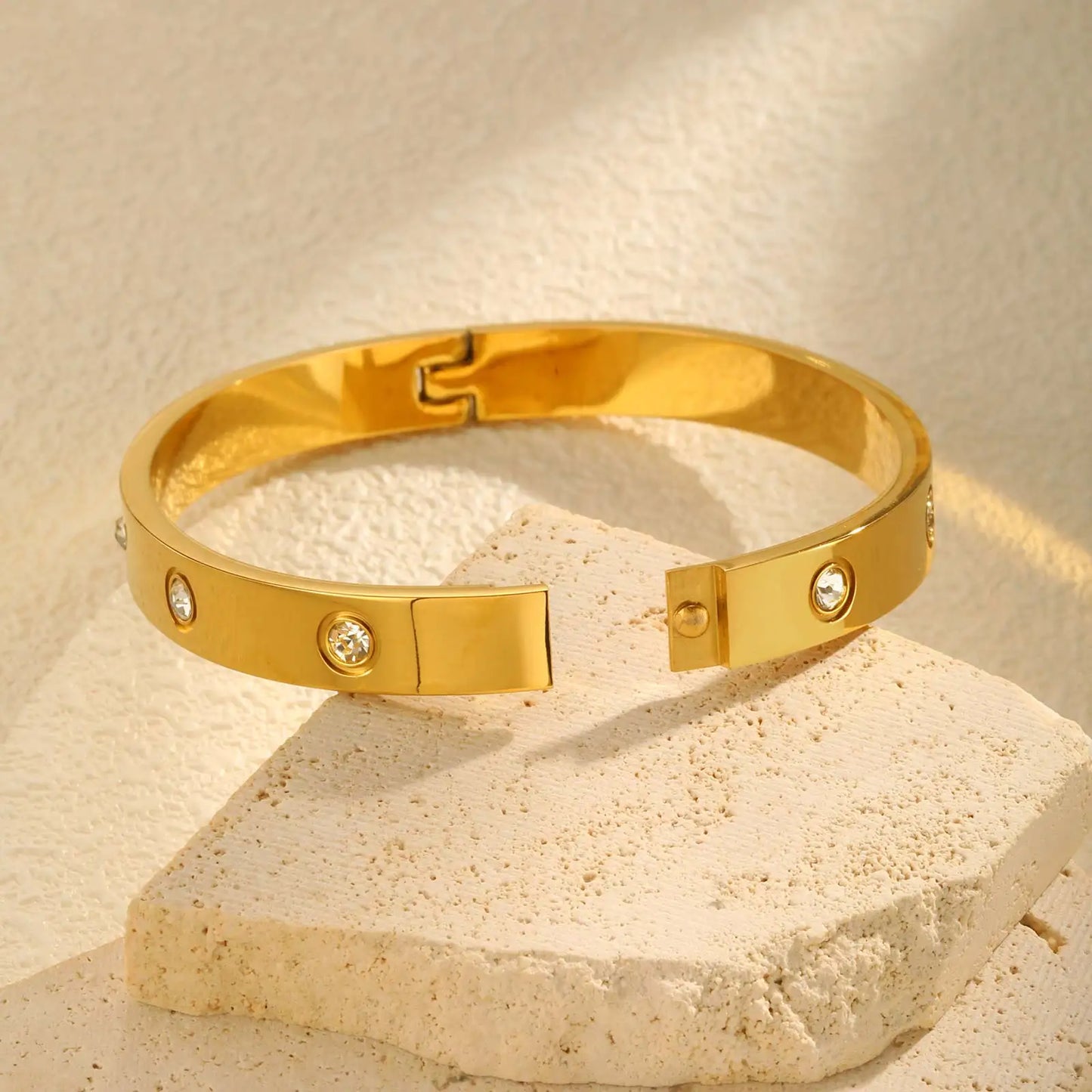 GOLD LOVE BANGLE