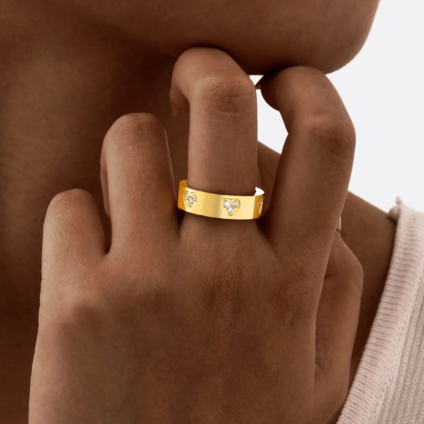 AMOURA BOLD HEART RING