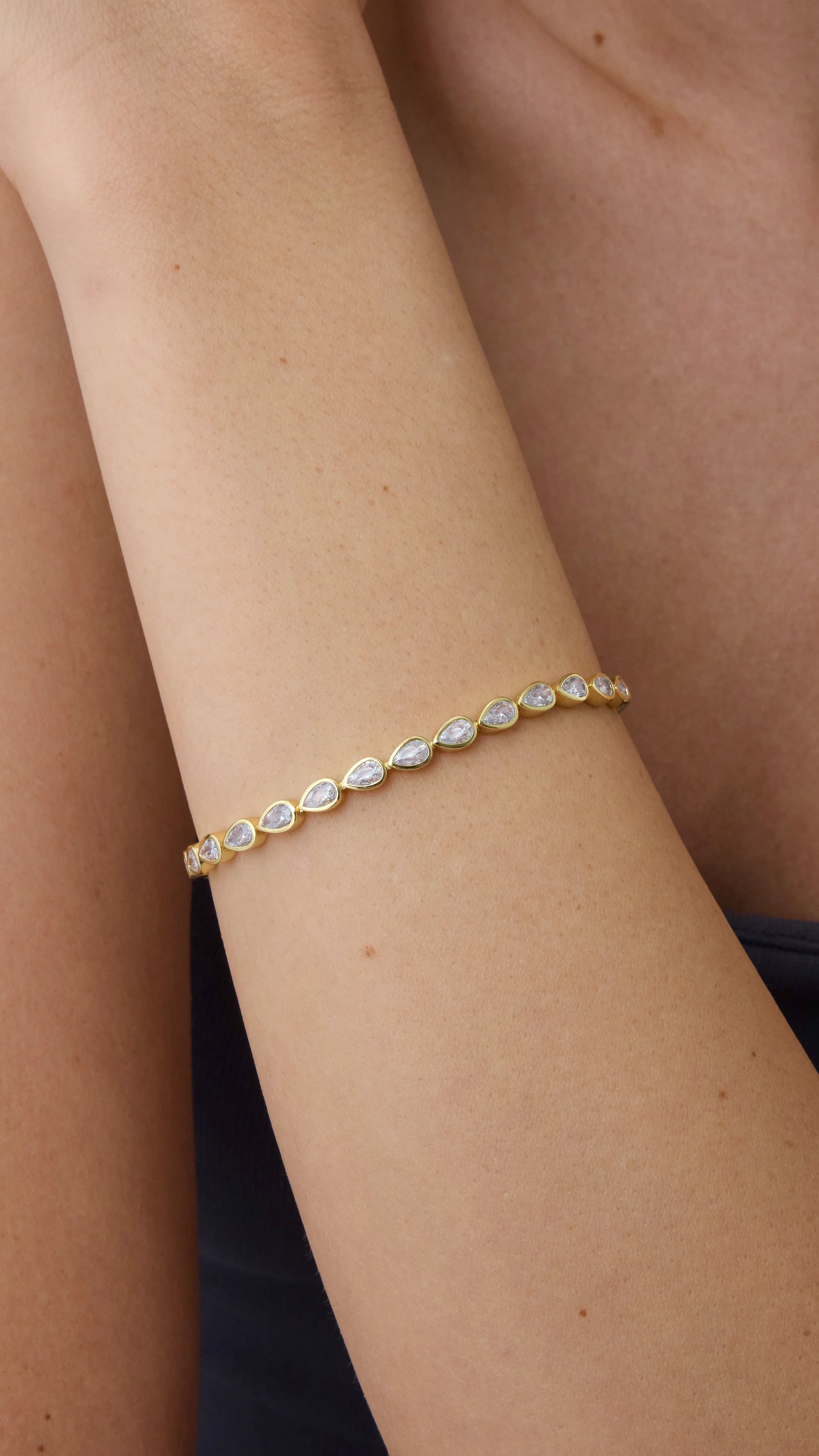 Elegant Gold-Plated Teardrop Tennis Bracelet for Women – Timeless Sparkle