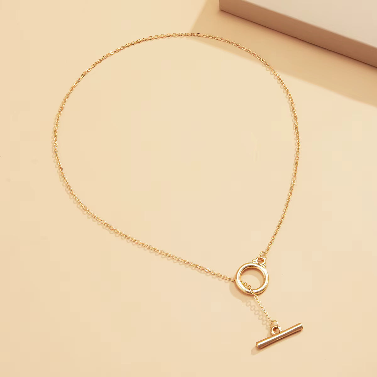 TOGGLE NECKLACE