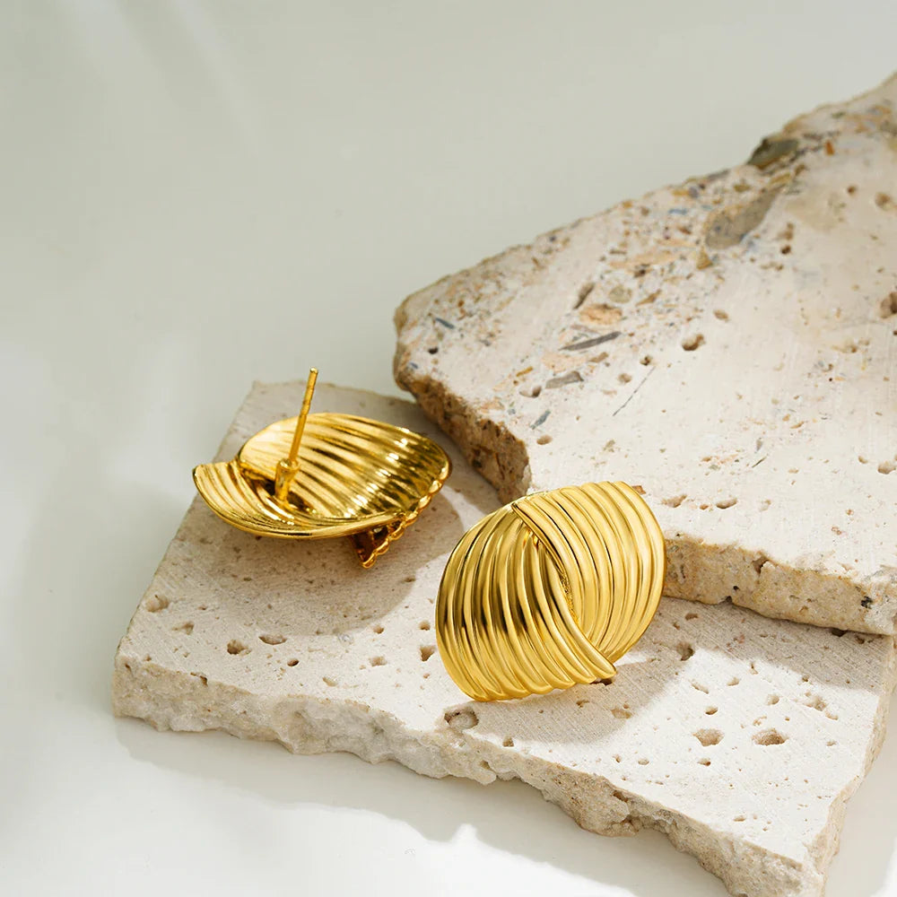 TWIST SHELL STUD EARRINGS