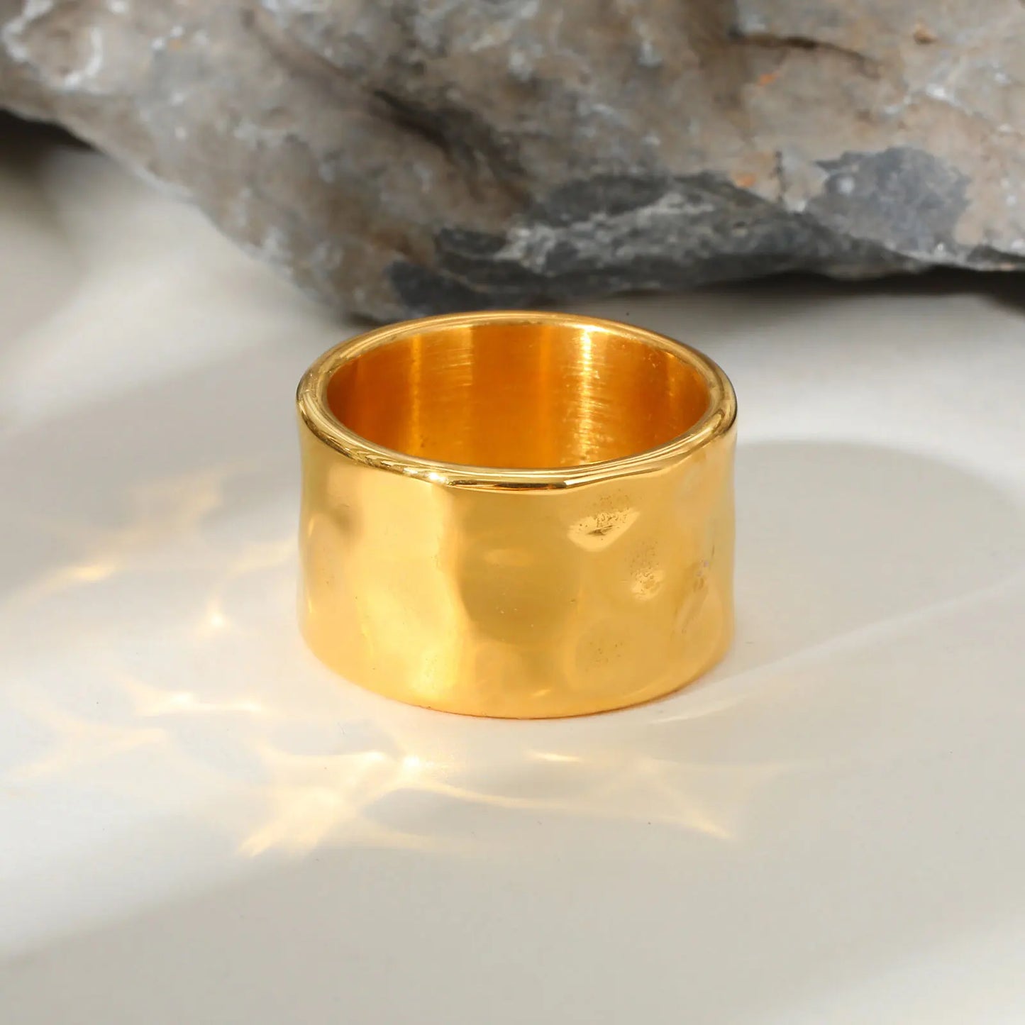HAMMERED BOLD BAND RING