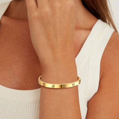 GOLD LOVE BANGLE