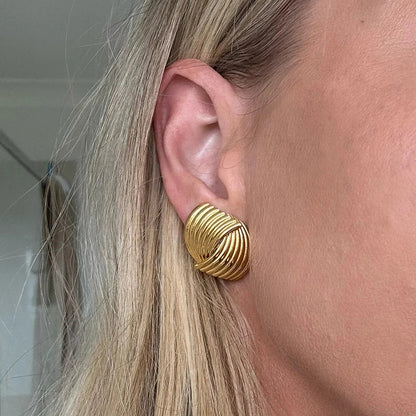 TWIST SHELL STUD EARRINGS