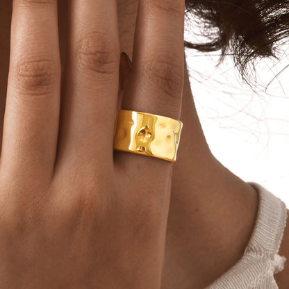 HAMMERED BOLD BAND RING
