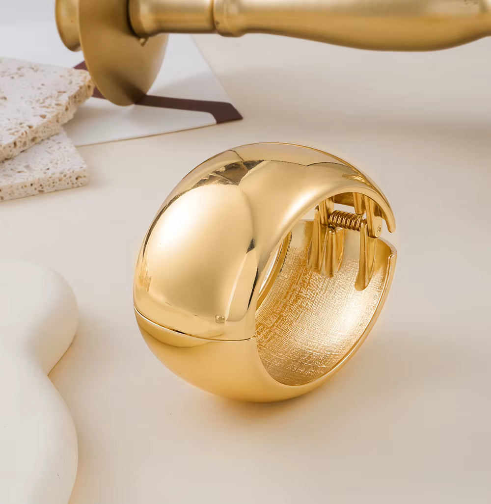 CHUNKY HINGED BANGLE