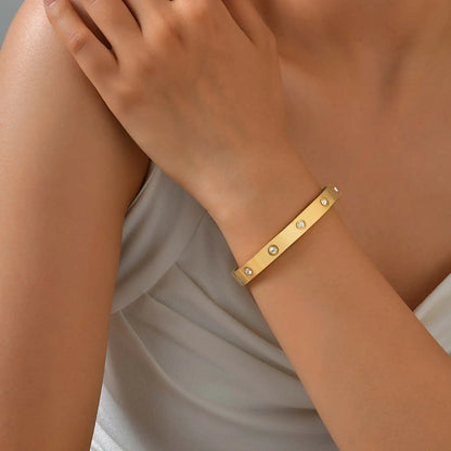 GOLD LOVE BANGLE