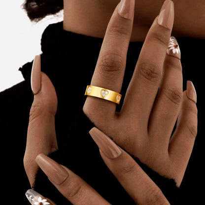 AMOURA BOLD HEART RING