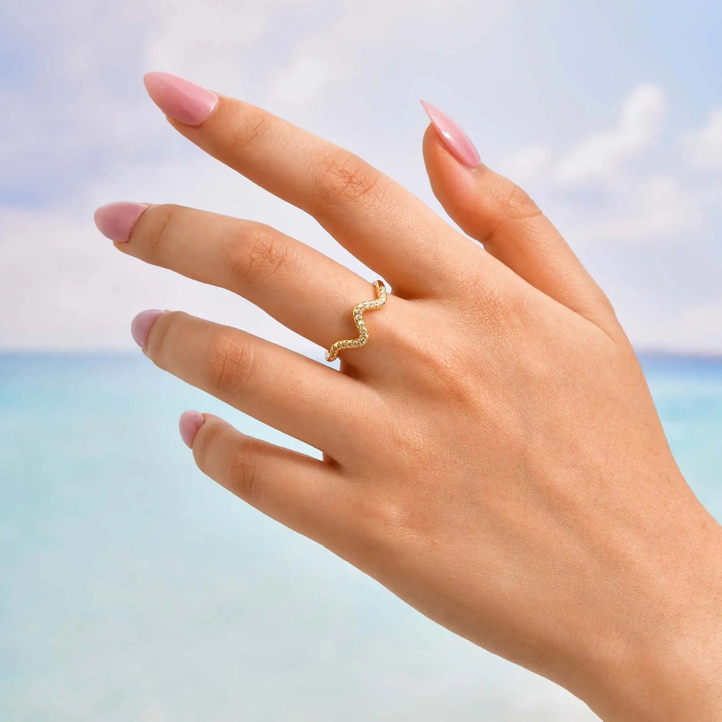 SERPENTINE CURVE RING